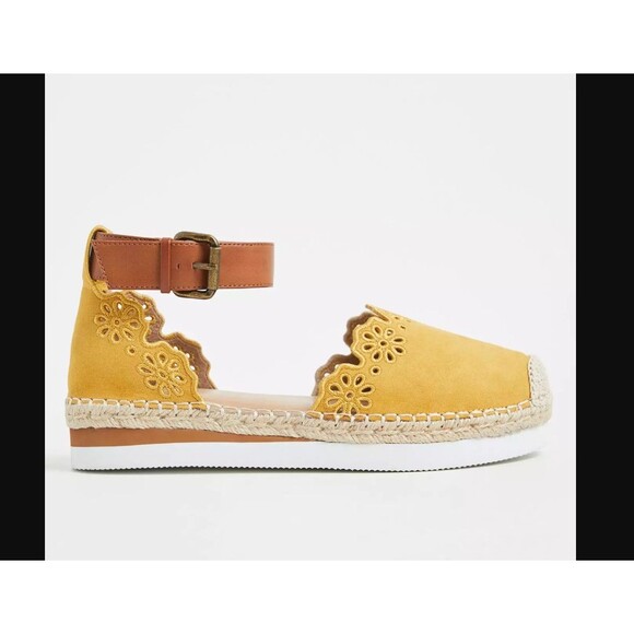 Torrid Espadrille Flats 8WW PLUS Yellow Eyelet Ankle Strap Buckle Sport Sole NWT - Picture 4 of 6